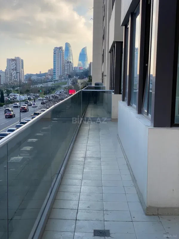 Satılır 4 otaqlı mənzil 160 m²