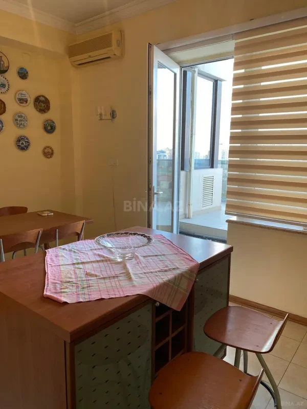 Satılır 4 otaqlı mənzil 160 m²