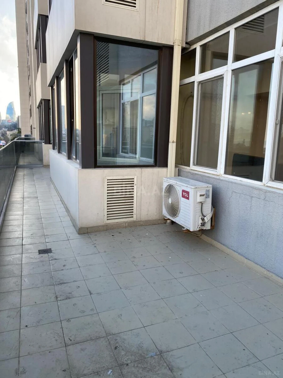 Satılır 4 otaqlı mənzil 160 m²