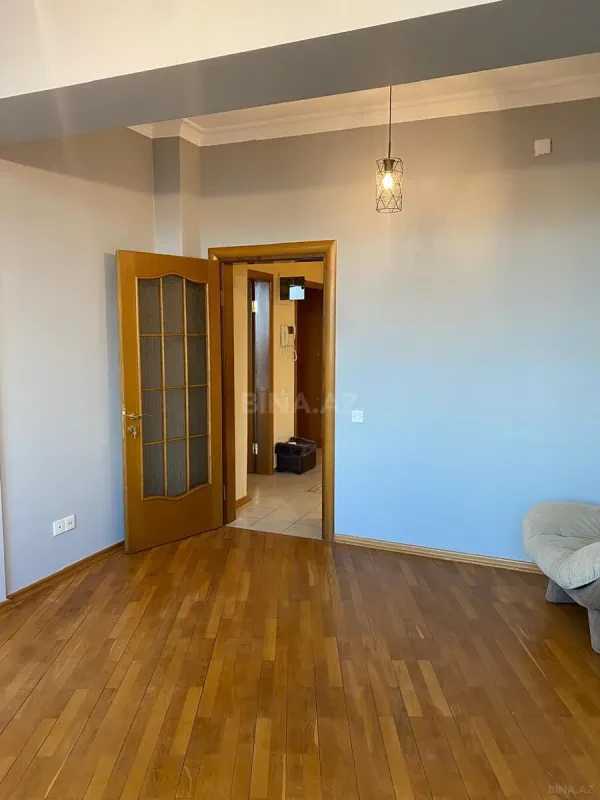 Satılır 4 otaqlı mənzil 160 m²
