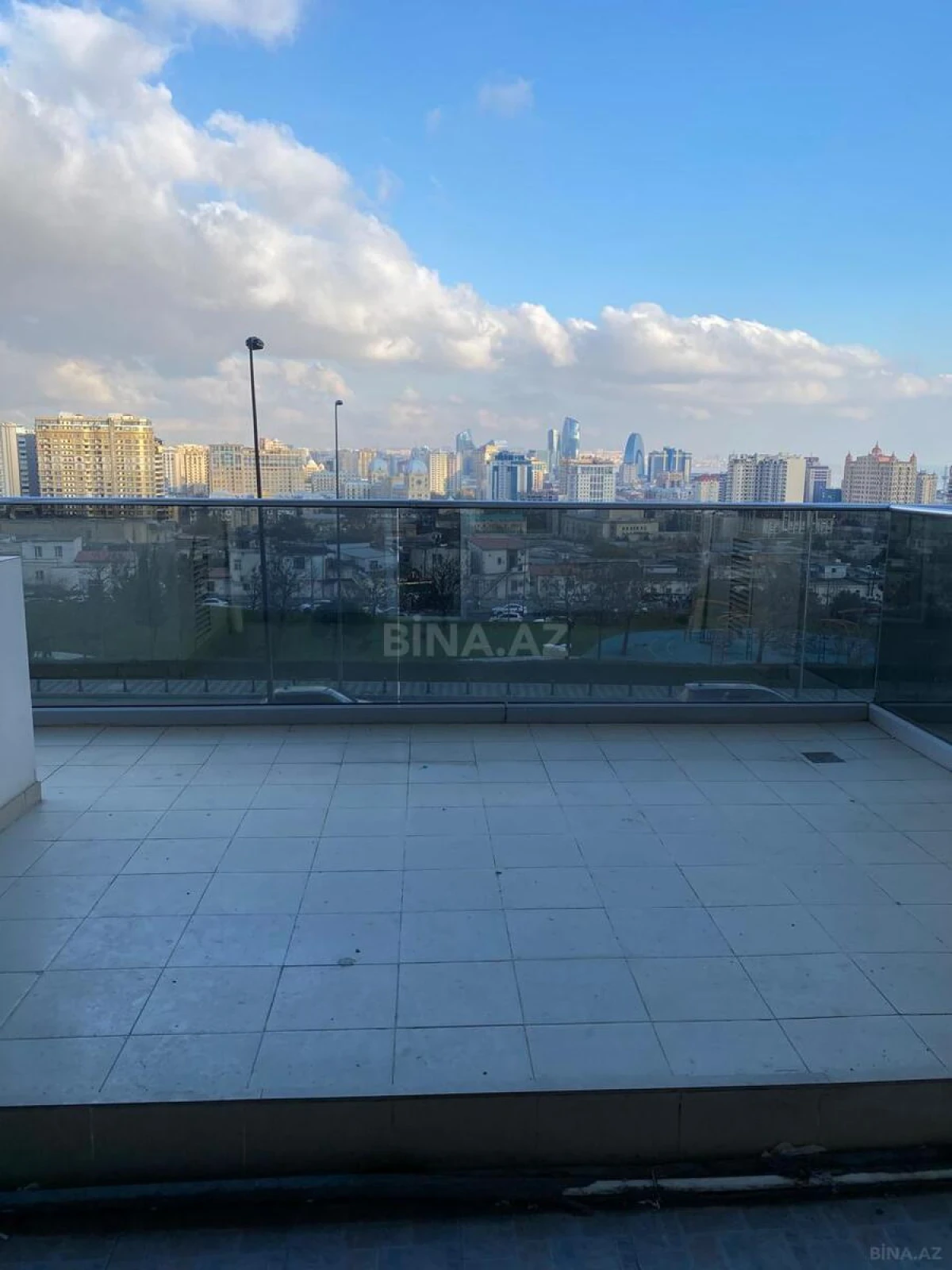 Satılır 4 otaqlı mənzil 160 m²