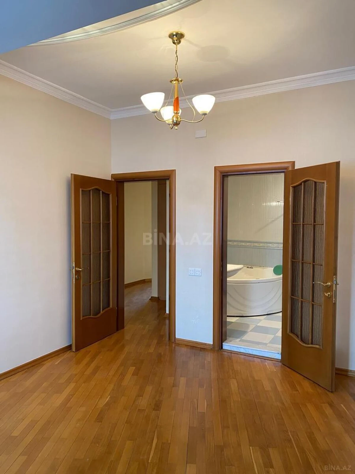 Satılır 4 otaqlı mənzil 160 m²