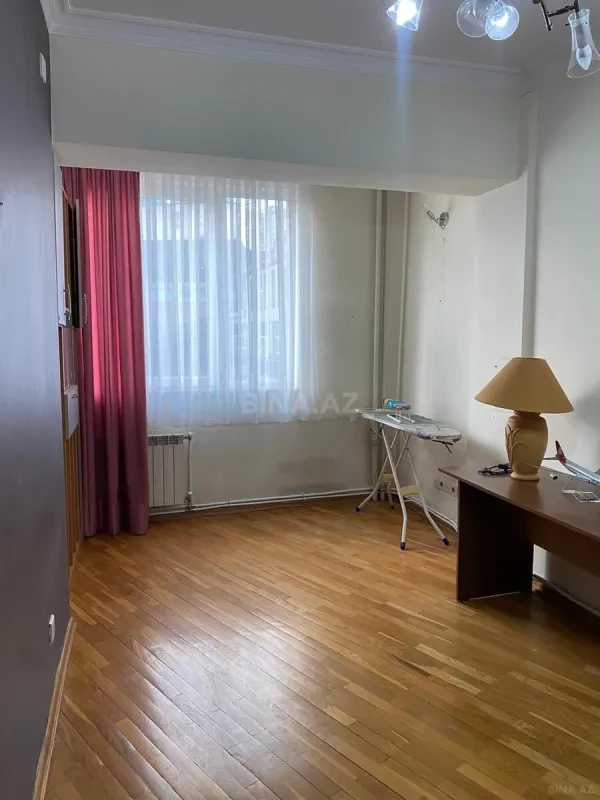 Satılır 4 otaqlı mənzil 160 m²