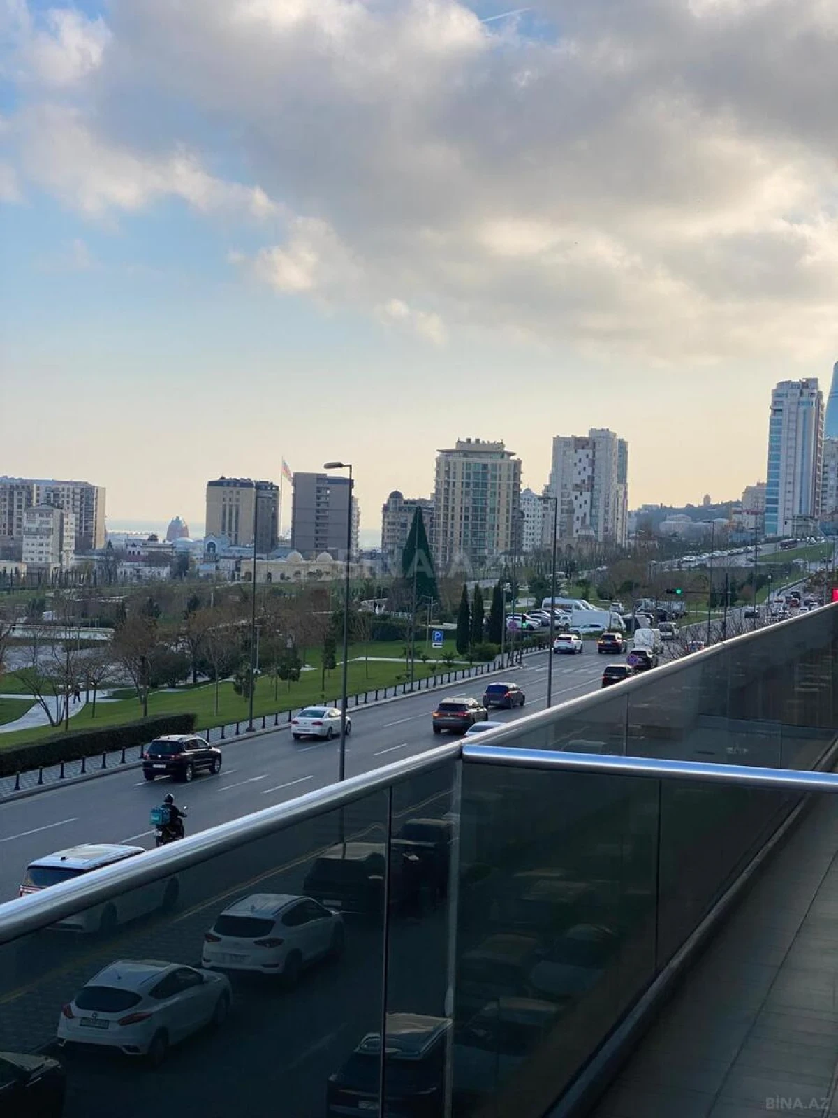 Satılır 4 otaqlı mənzil 160 m²