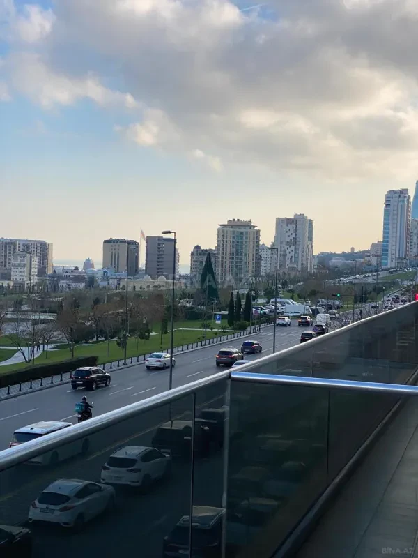 Satılır 4 otaqlı mənzil 160 m²