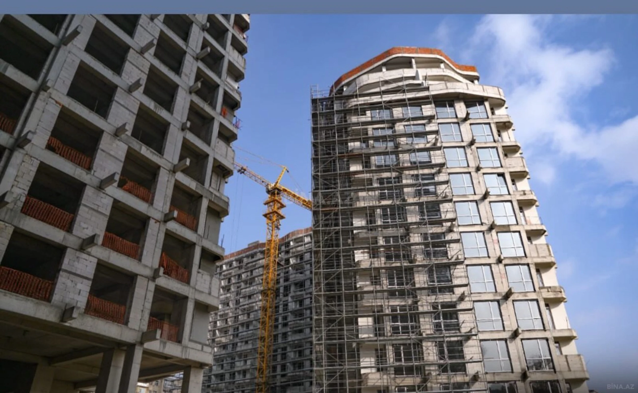 Satılır 4 otaqlı mənzil 121 m²