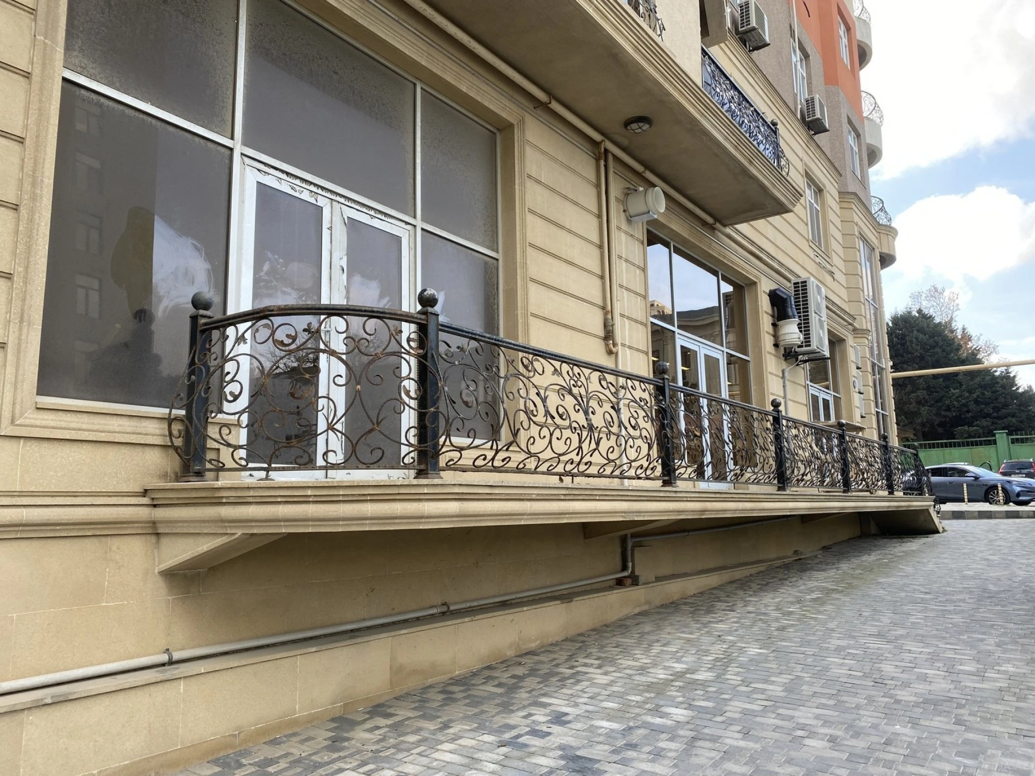 Satılır obyekt 201 m²