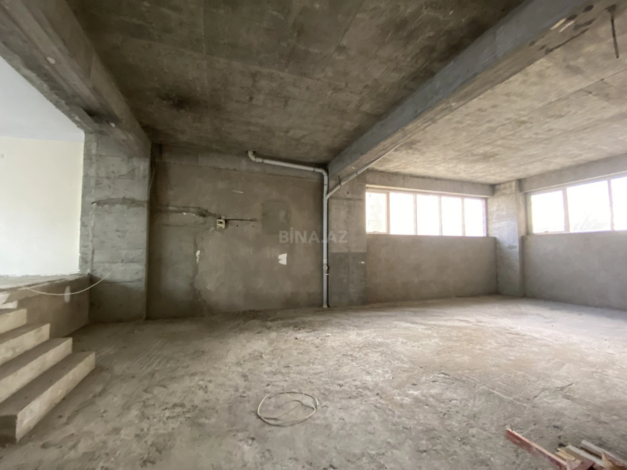 Satılır obyekt 201 m²