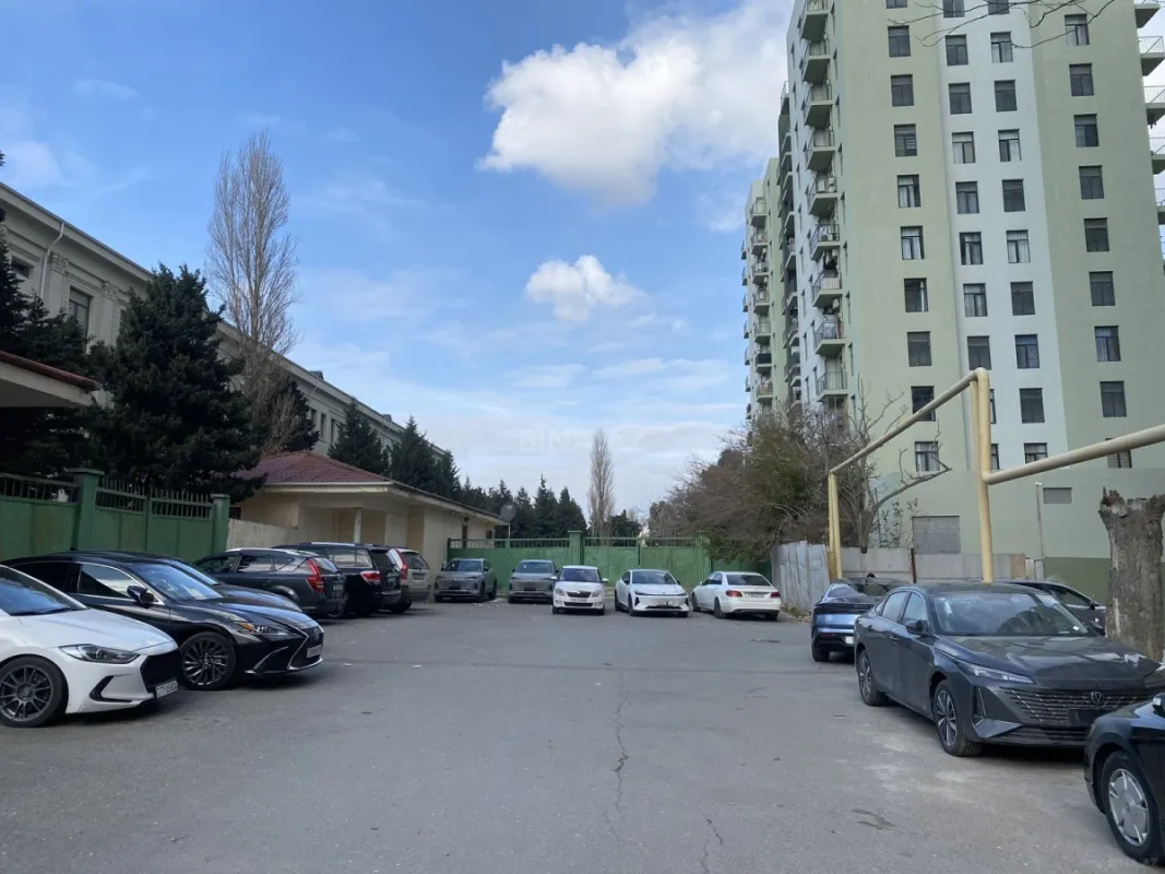 Satılır obyekt 201 m²