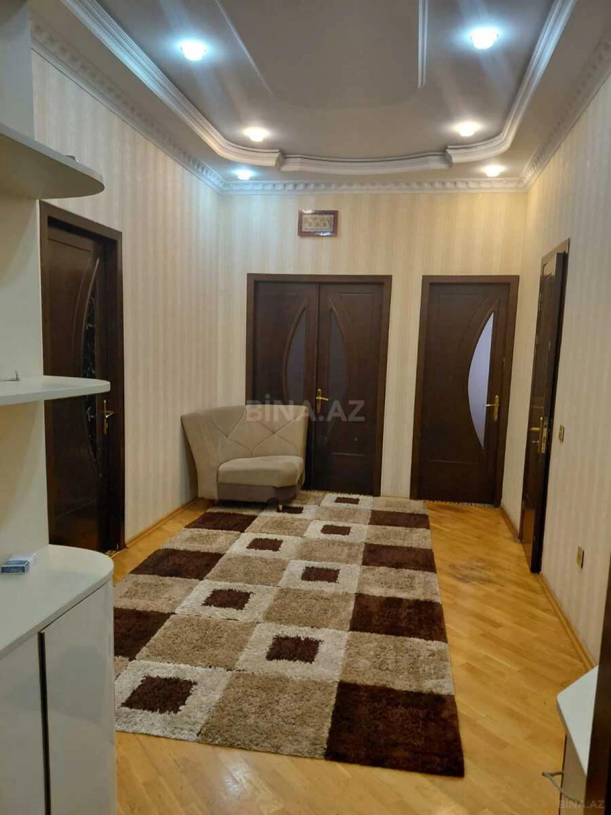 Satılır 3 otaqlı mənzil 178 m²