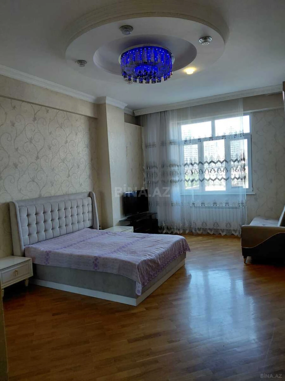 Satılır 3 otaqlı mənzil 178 m²