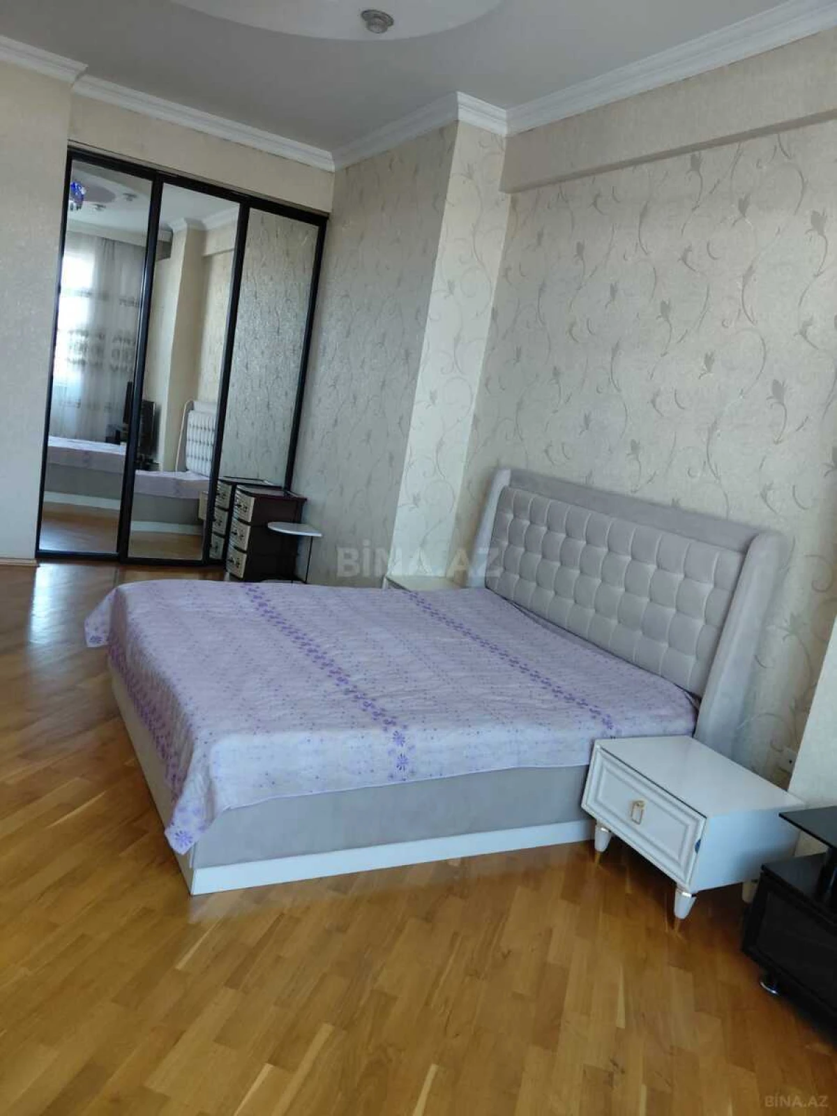 Satılır 3 otaqlı mənzil 178 m²