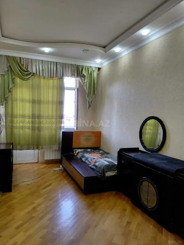 Satılır 3 otaqlı mənzil 178 m²