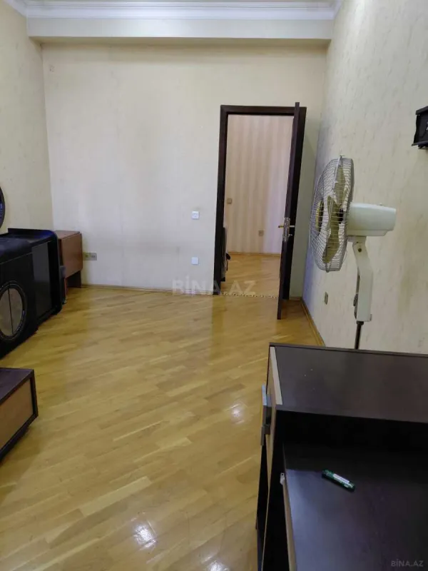 Satılır 3 otaqlı mənzil 178 m²