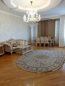 Satılır 3 otaqlı mənzil 178 m²