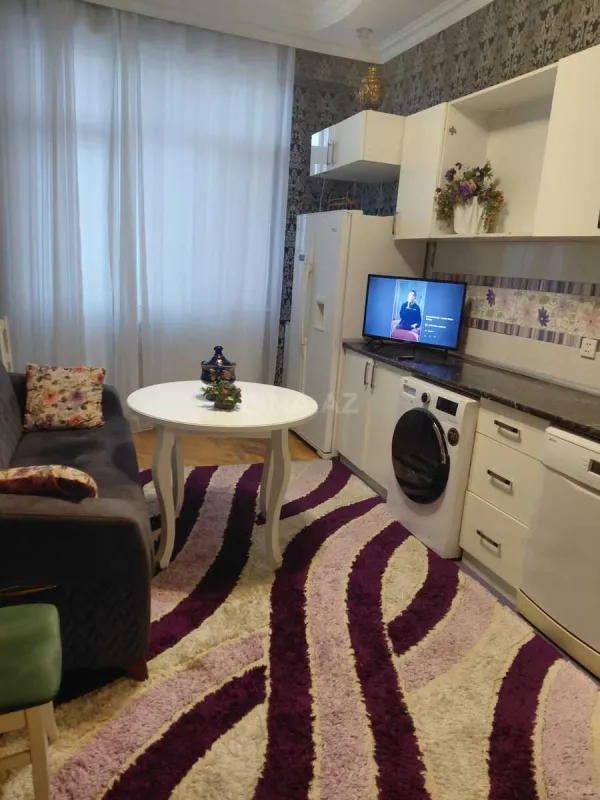 Satılır 3 otaqlı mənzil 178 m²