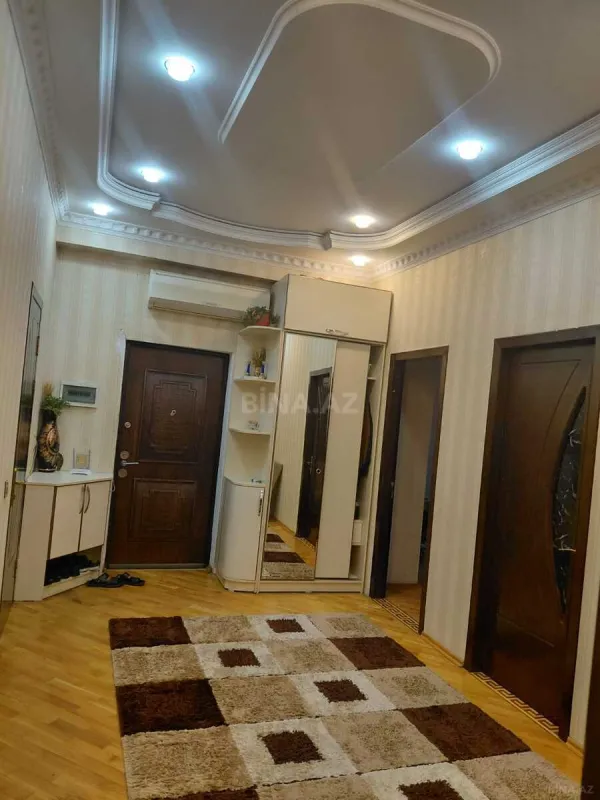 Satılır 3 otaqlı mənzil 178 m²