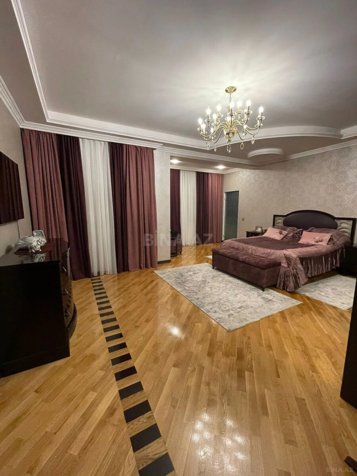Satılır 4 otaqlı mənzil 230 m²