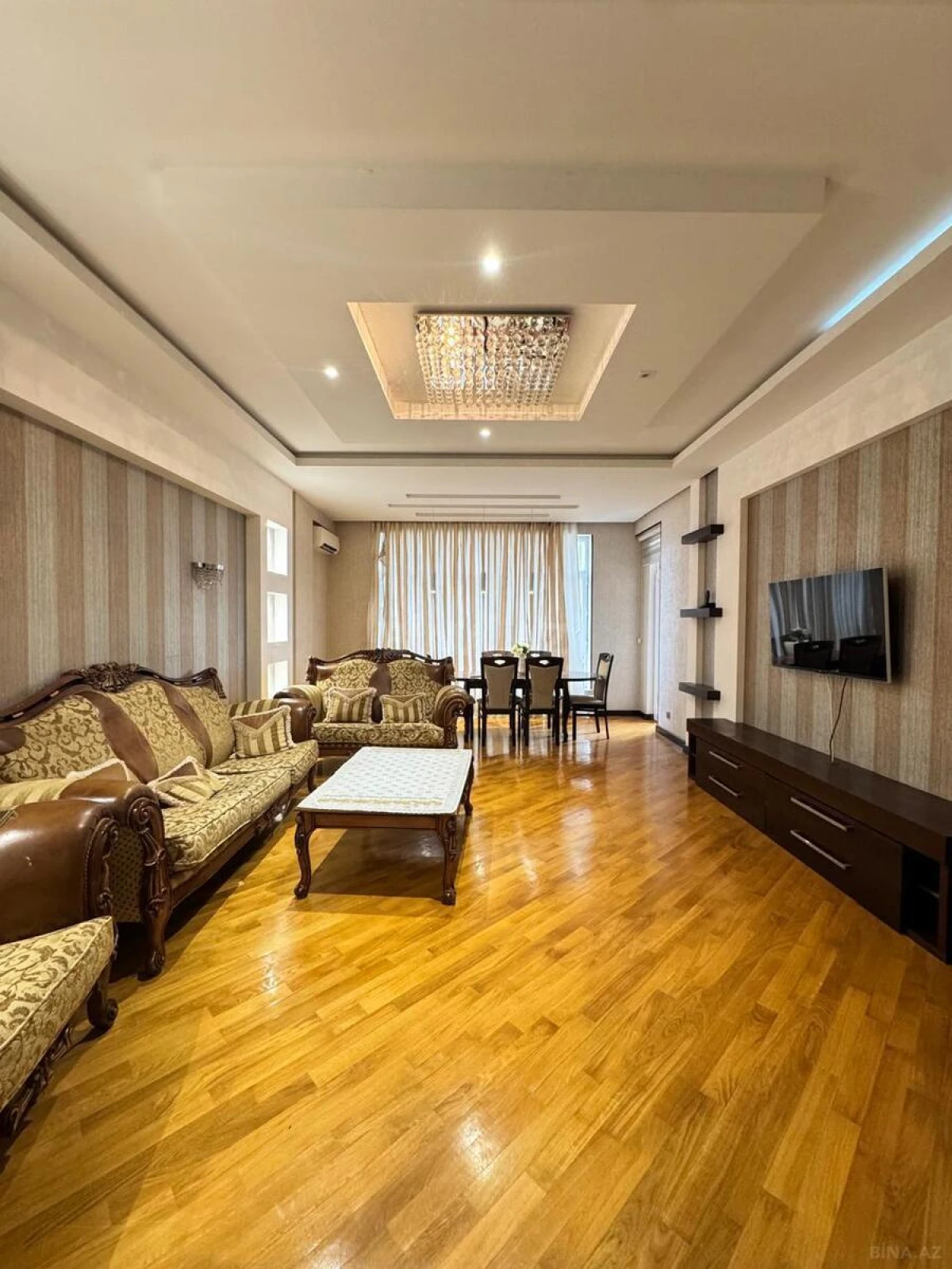 Satılır 3 otaqlı mənzil 135 m²