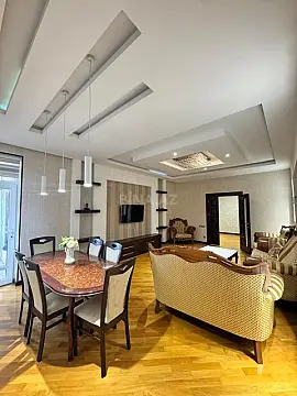 Satılır 3 otaqlı mənzil 135 m²
