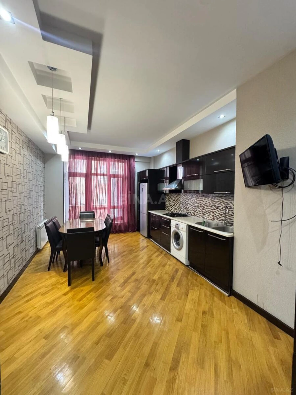 Satılır 3 otaqlı mənzil 135 m²