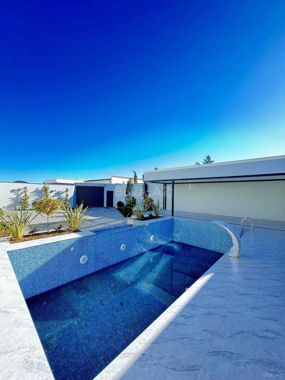 Satılır 4 otaqlı həyət evi 200 m²