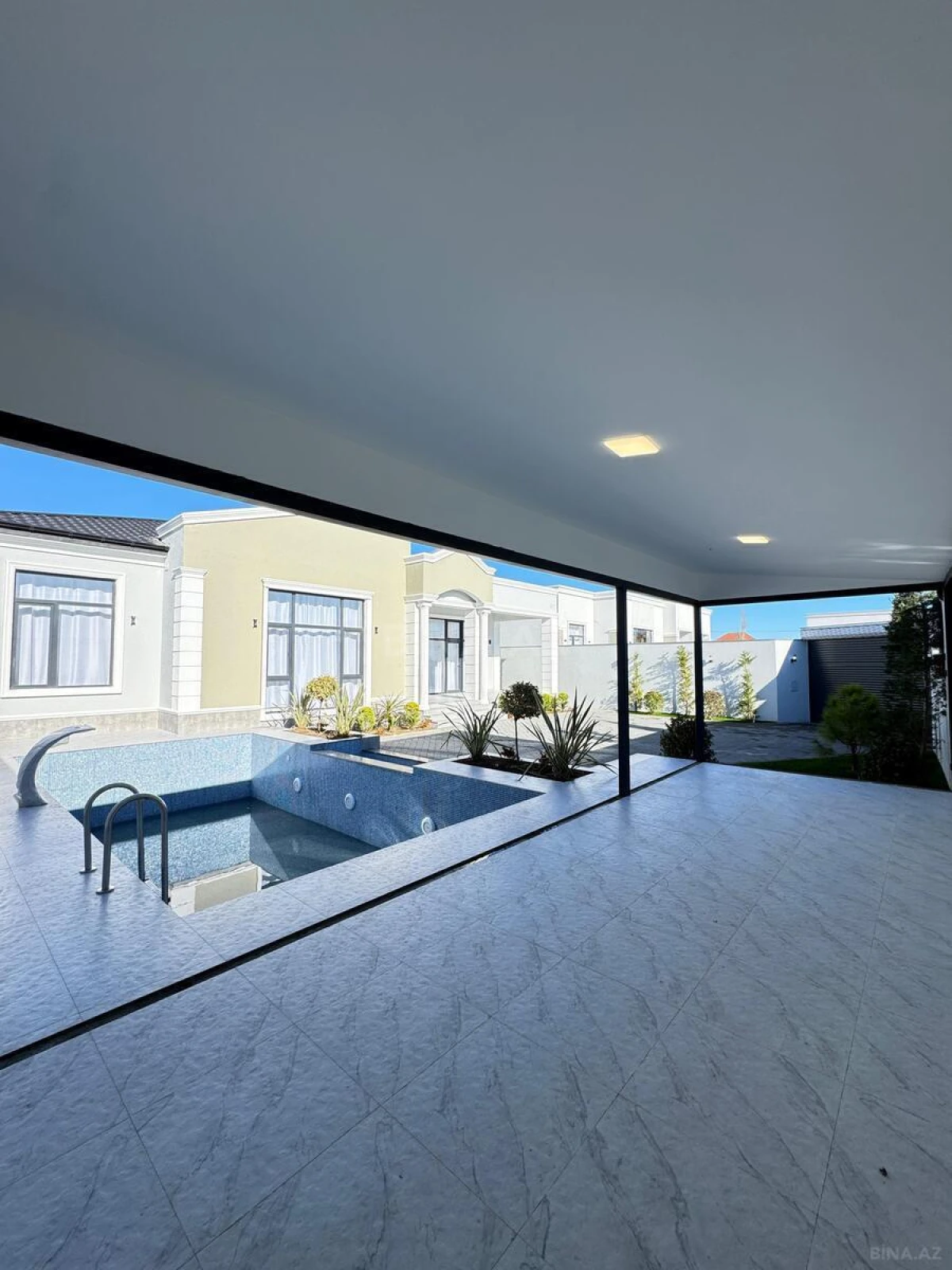 Satılır 4 otaqlı həyət evi 200 m²