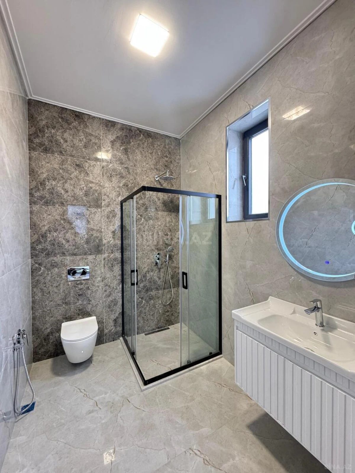 Satılır 4 otaqlı həyət evi 200 m²