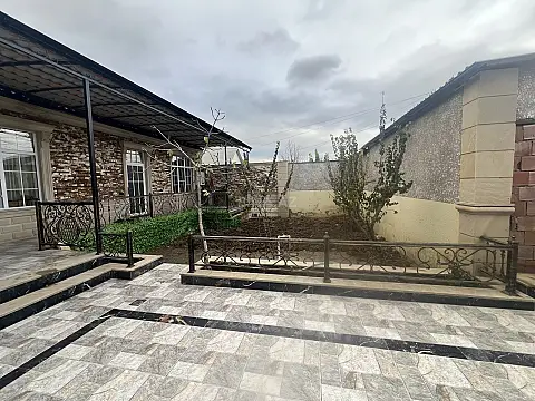 Satılır 4 otaqlı həyət evi 105 m²
