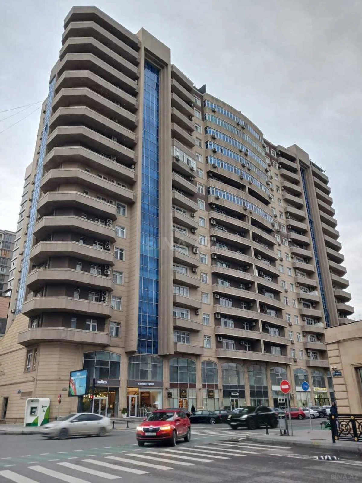 Satılır 4 otaqlı mənzil 160 m²