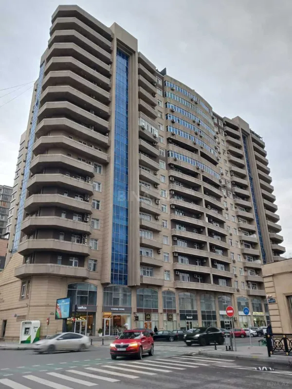 Satılır 4 otaqlı mənzil 160 m²