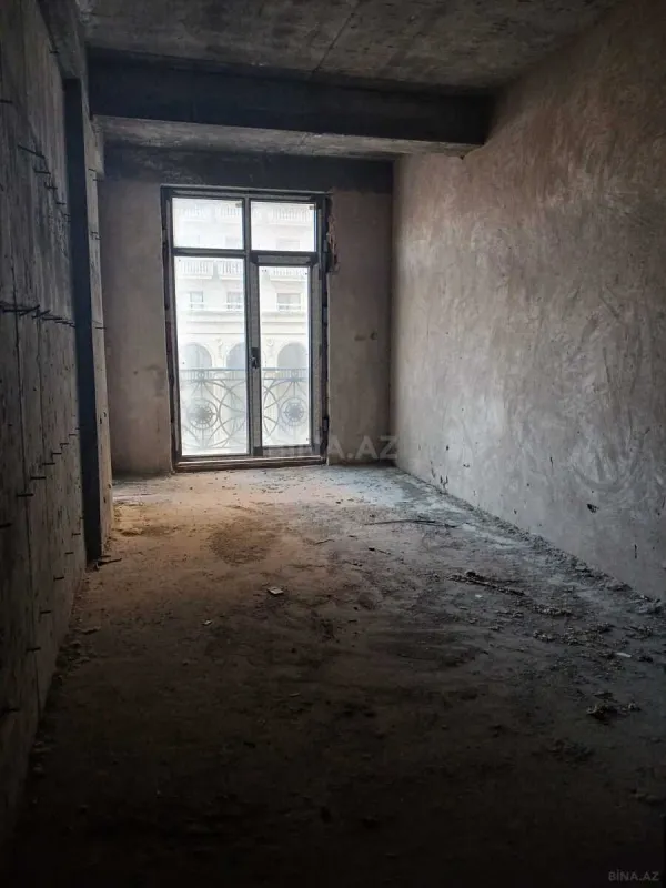 Satılır 4 otaqlı mənzil 160 m²