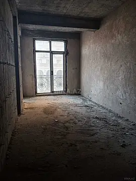 Satılır 4 otaqlı mənzil 160 m²