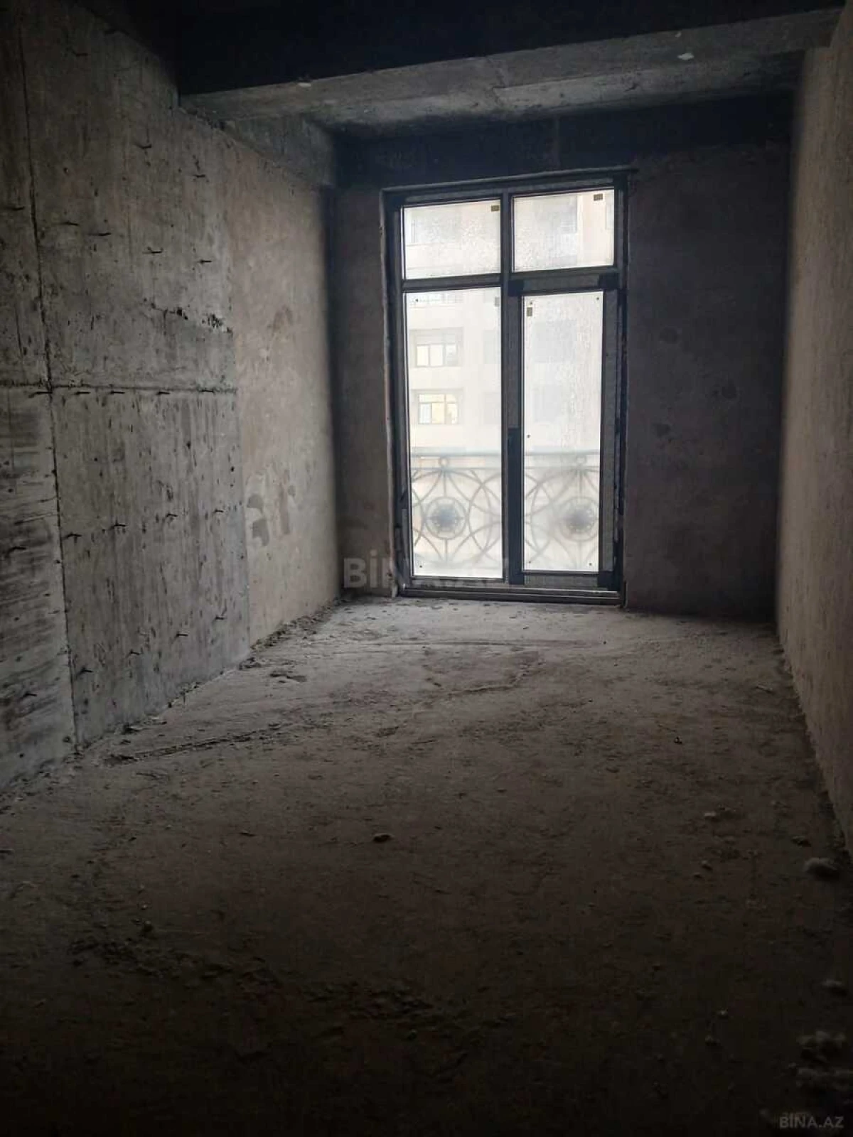 Satılır 4 otaqlı mənzil 160 m²