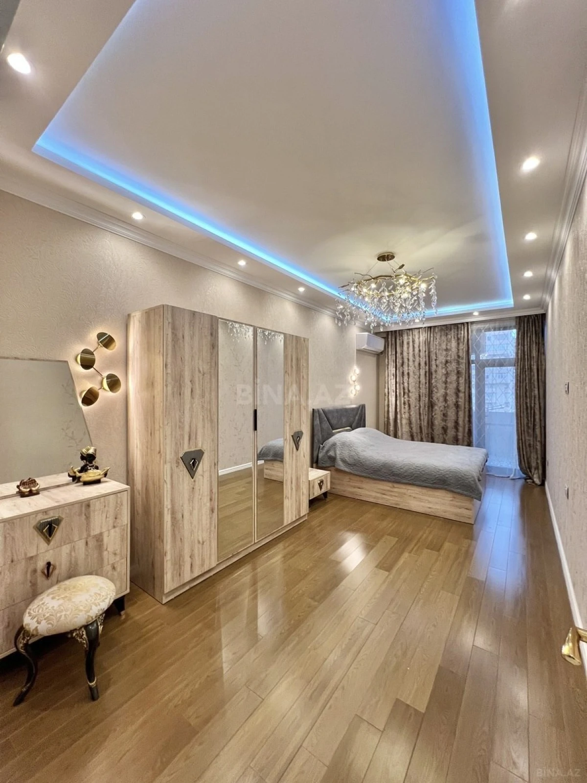 Satılır 3 otaqlı mənzil 127 m²