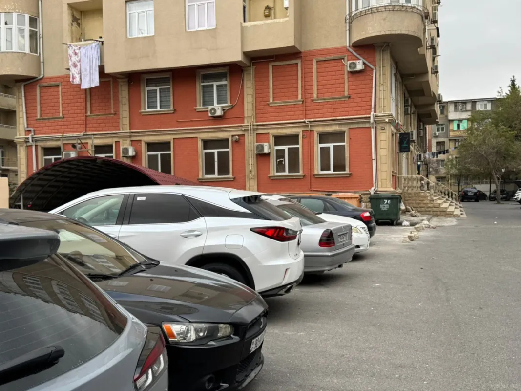 Satılır obyekt 174 m²