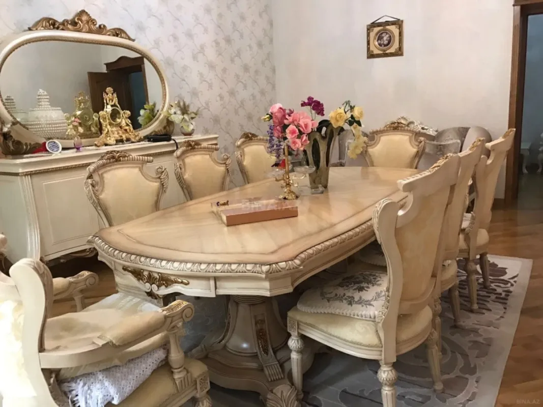 Satılır 9 otaqlı həyət evi 671 m²