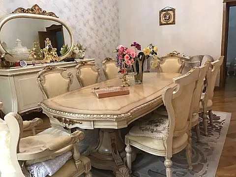 Satılır 9 otaqlı həyət evi 671 m²