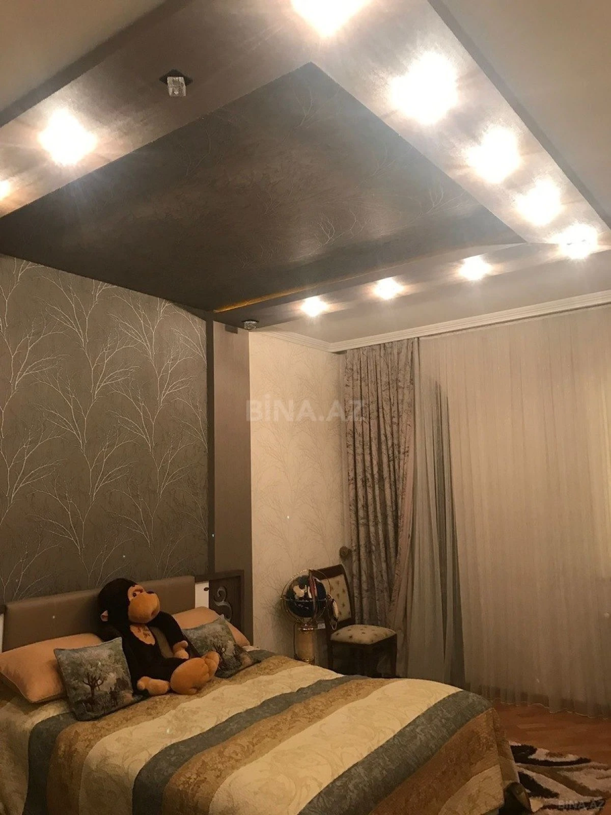 Satılır 9 otaqlı həyət evi 671 m²