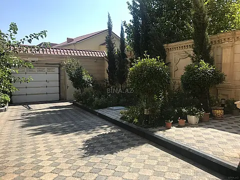 Satılır 9 otaqlı həyət evi 671 m²