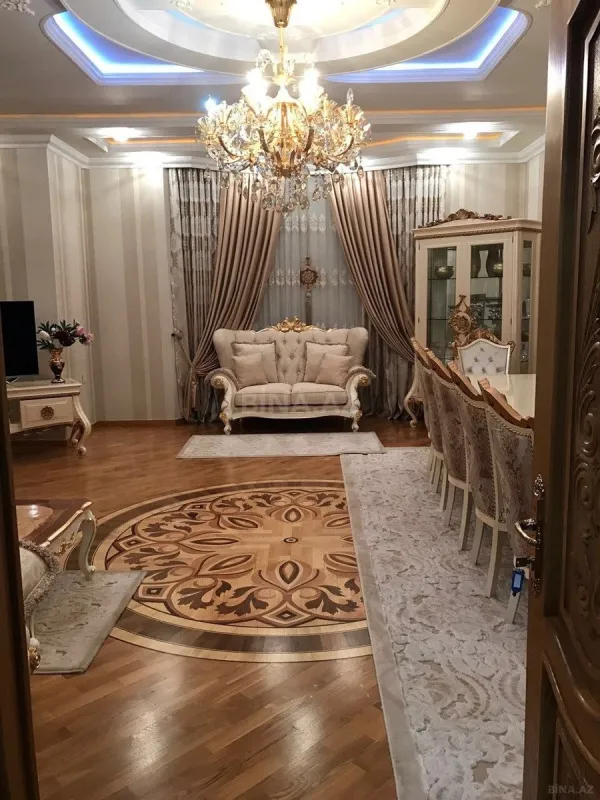 Satılır 9 otaqlı həyət evi 671 m²