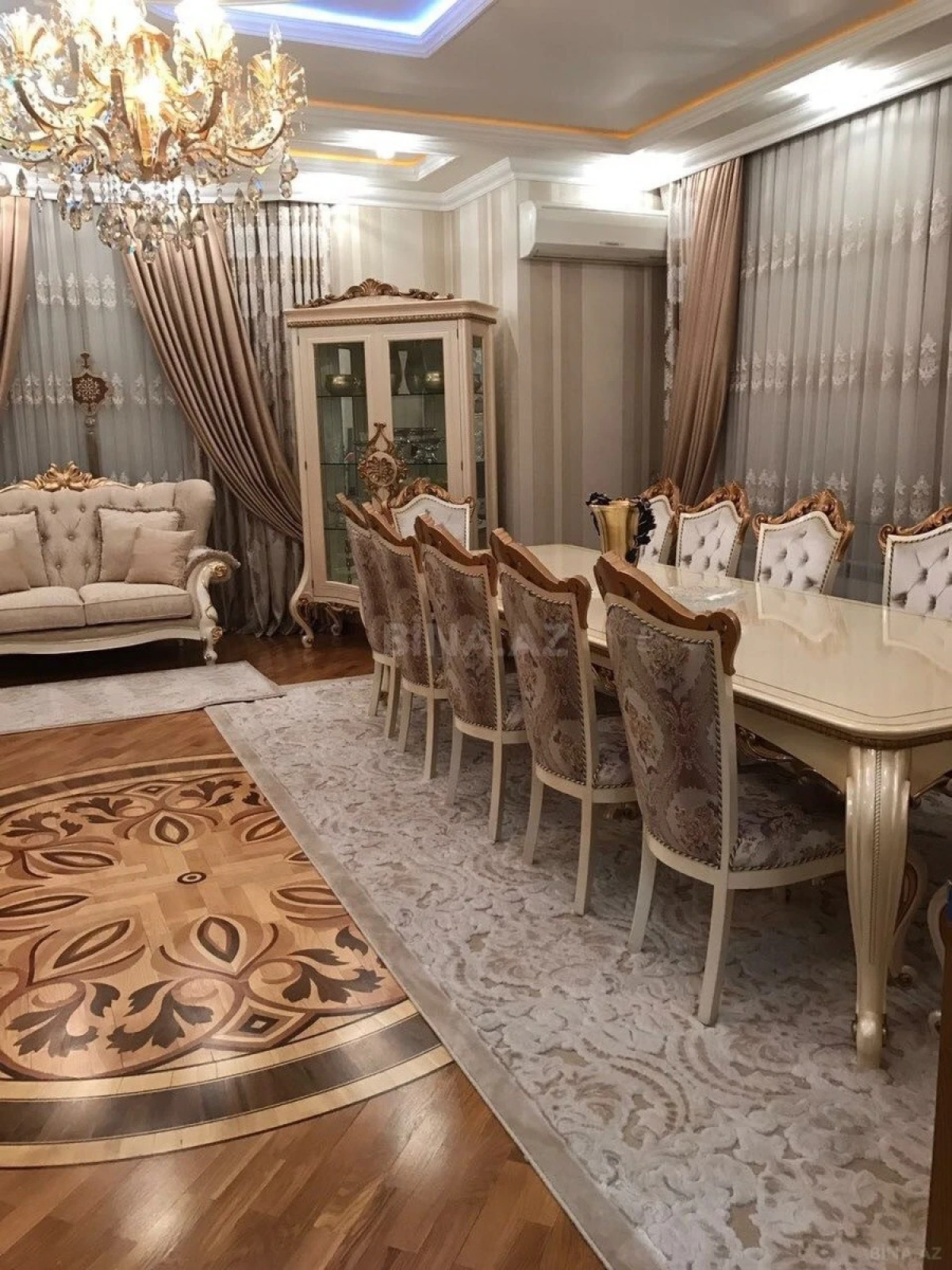 Satılır 9 otaqlı həyət evi 671 m²