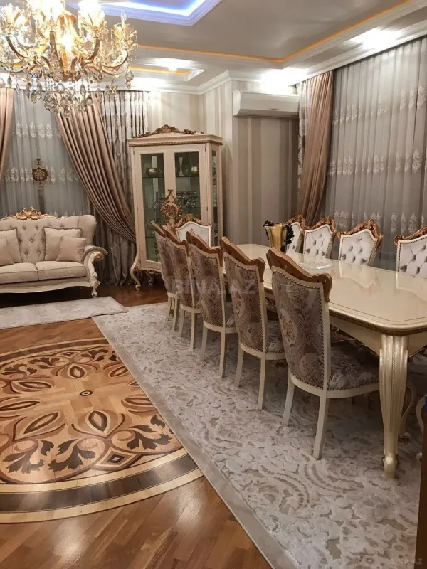 Satılır 9 otaqlı həyət evi 671 m²