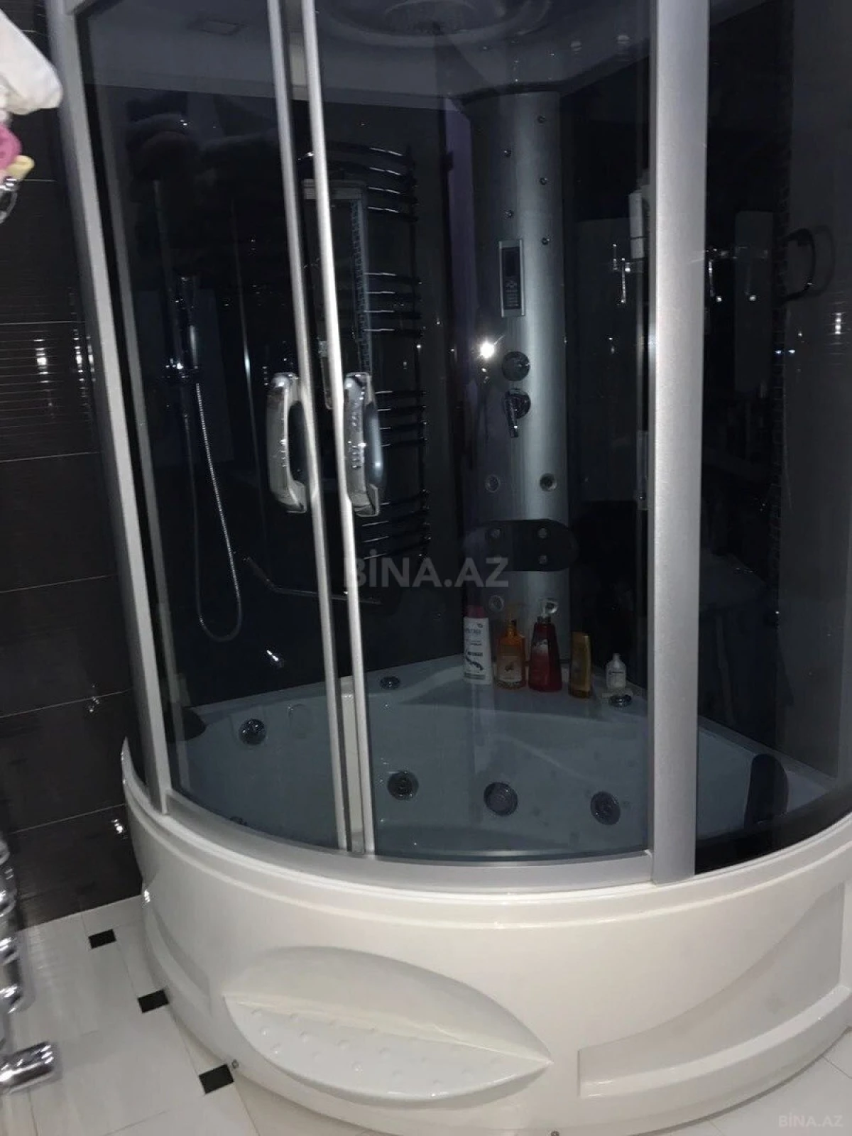 Satılır 9 otaqlı həyət evi 671 m²