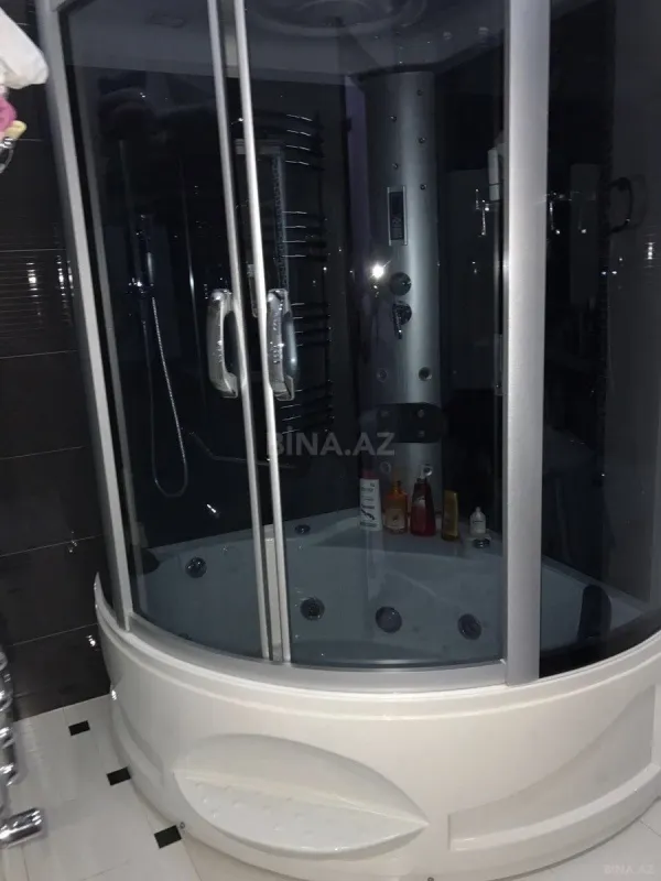 Satılır 9 otaqlı həyət evi 671 m²