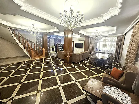 Satılır 7 otaqlı həyət evi 420 m²