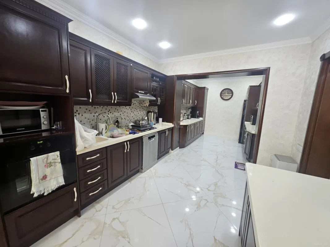 Satılır 7 otaqlı həyət evi 420 m²
