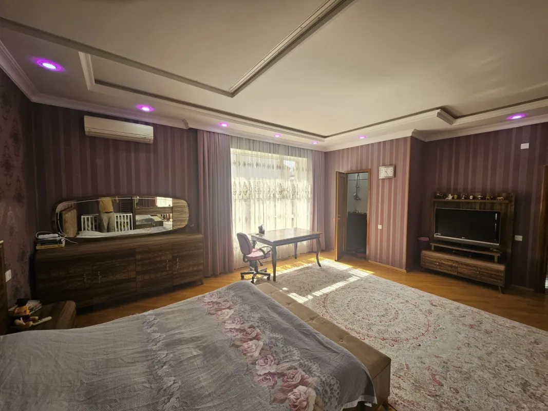 Satılır 7 otaqlı həyət evi 420 m²
