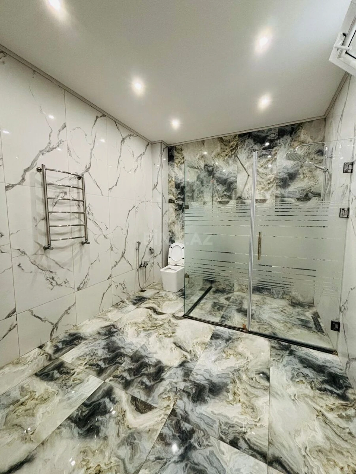 Satılır 5 otaqlı həyət evi 220 m²