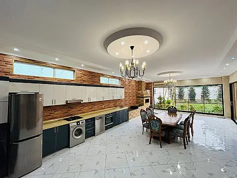 Satılır 5 otaqlı həyət evi 220 m²